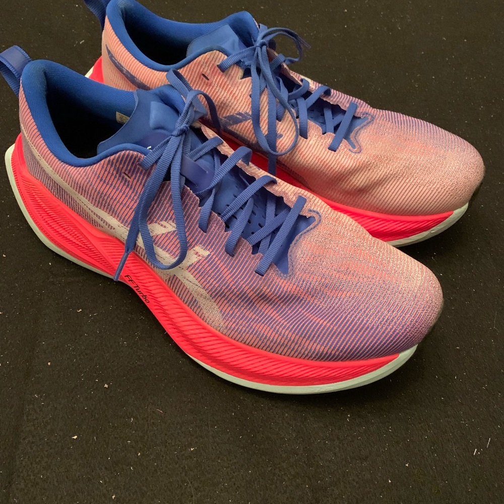 ASICS Superblast